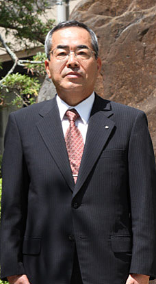 学校長 竹内 薫 Kaoru Takeuchi